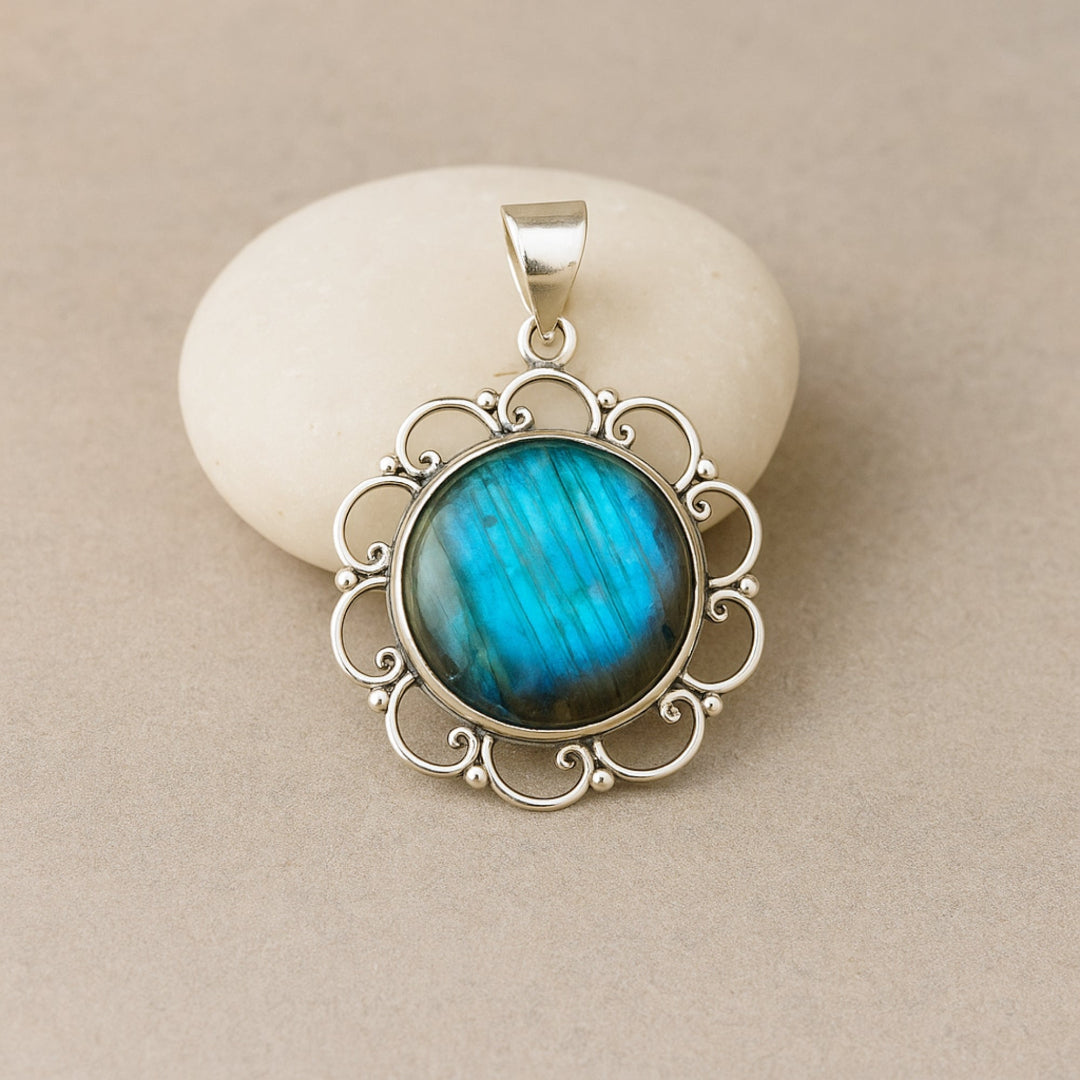 Designer Round Labradorite Pendant, 925 Solid Sterling Silver, Boho Gemstone Pendant, Women Pendant
