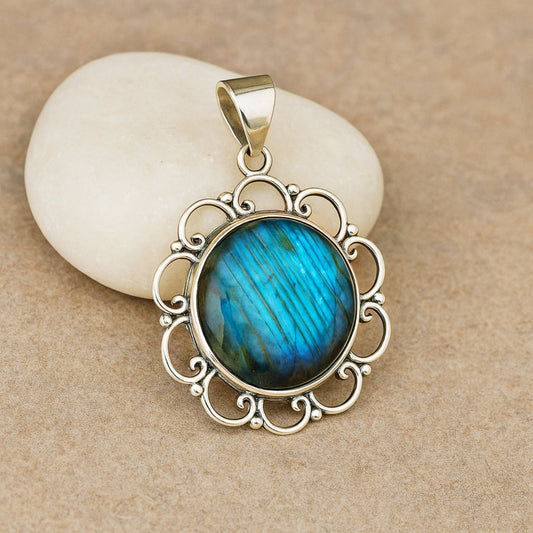 Designer Round Labradorite Pendant, 925 Solid Sterling Silver, Boho Gemstone Pendant, Women Pendant